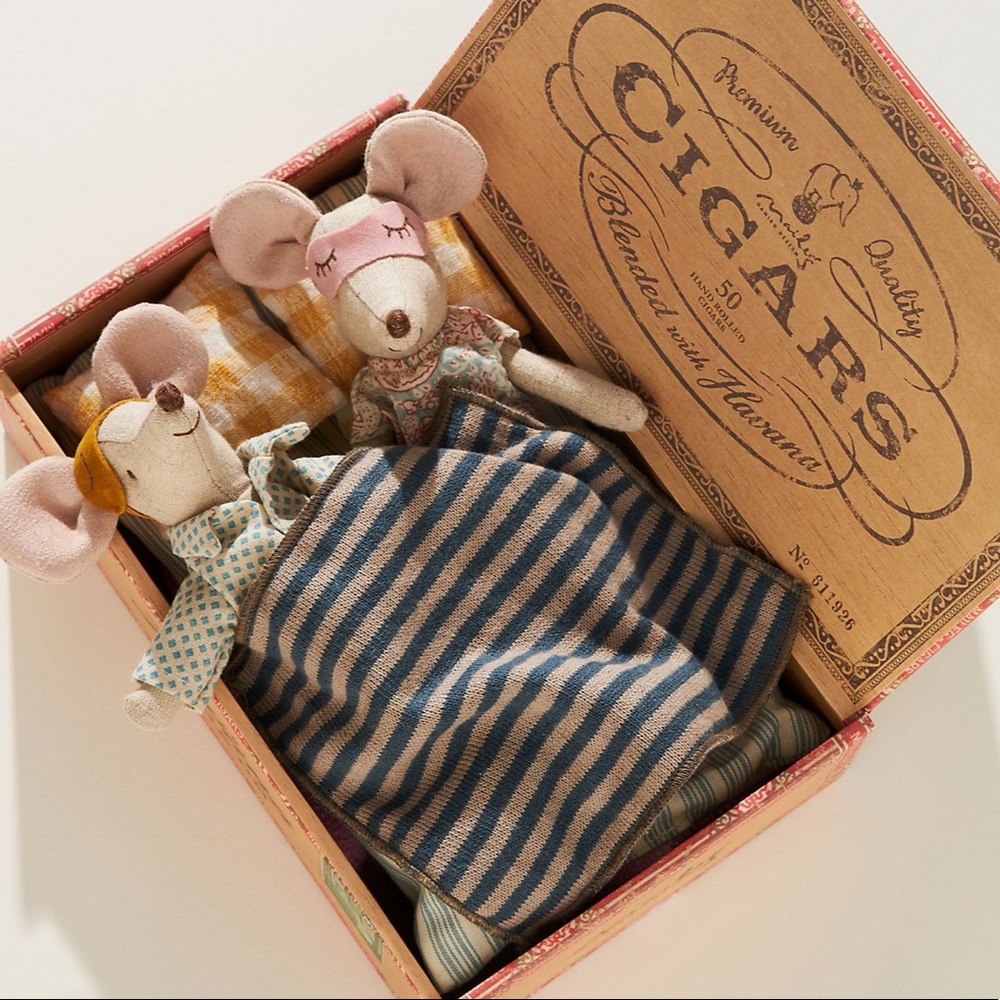 Maileg mom and dad mice in cigar box